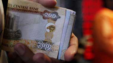 പ​ത്ത്​ ല​ക്ഷം ദി​ർ​ഹം ക​വ​ർ​ന്ന സെ​ക്യൂ​രി​റ്റി  ഗാ​ർ​ഡ്​ അ​ര​മ​ണി​ക്കൂ​റി​നു​ള്ളി​ൽ പി​ടി​യി​ൽ