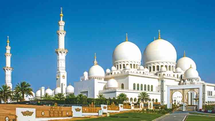 പെരുന്നാൾ സന്തോഷം പ്രാർഥനയാക്കി വിശ്വാസികൾ ഈദ്ഗാഹിലേക്ക്