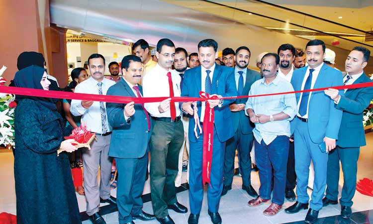 ഒ​മാ​ൻ യു.​എ.​ഇ എ​ക്​​സ്​​ചേ​ഞ്ച്​ ശാ​ഖ വാ​ദി അ​ൽ ല​വാ​മി​യി​ൽ തു​റ​ന്നു