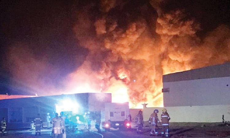 ഉമ്മുല്‍ഖുവൈനില്‍ പെട്രോകെമിക്കല്‍ ശാലയിൽ തീപിടിത്തം; വന്‍ നാശം