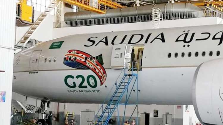 ‘സൗ​ദി​യ’ വി​മാ​ന​ങ്ങ​ളി​ൽ ജി20 ​ഉ​ച്ച​കോ​ടി ലോ​ഗോ ആ​ലേ​ഖ​നം ചെ​യ്യു​ന്നു