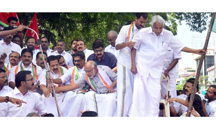 യു.ഡി.എഫ്​ സെക്ര​േട്ടറിയറ്റ്​ ഉപരോധിച്ചു