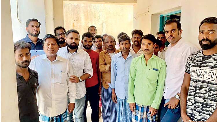 വിസ തട്ടിപ്പിൽ കുടുങ്ങിയ 13പേർക്ക് നാട്ടിലേക്ക് മടങ്ങാൻ വഴി തെളിഞ്ഞു വിസ തട്ടിപ്പിൽ കുടുങ്ങിയ 13പേർക്ക് നാട്ടിലേക്ക് മടങ്ങാൻ വഴി തെളിഞ്ഞു