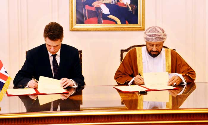 ഒ​മാ​നും ബ്രി​ട്ട​നും സം​യു​ക്ത  പ്ര​തി​രോ​ധ ക​രാ​റി​ൽ ഒ​പ്പു​വെ​ച്ചു