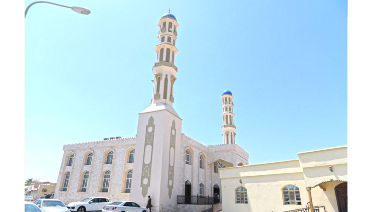 പു​തു​പ്രൗ​ഢി​യി​ൽ ഉ​മ​ർ ബി​ൻ ഖ​ത്താ​ബ് മ​സ്ജി​ദ് വി​ശ്വാ​സി​ക​ൾ​ക്കാ​യി തു​റ​ന്നു