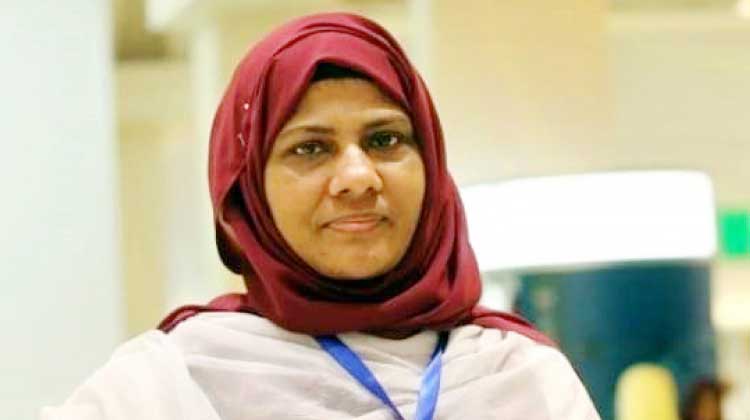 അ​ന്നം തേ​ടി​യി​റ​ങ്ങു​ന്ന അ​മ്മ​ക്കി​ളി​ക​ൾ