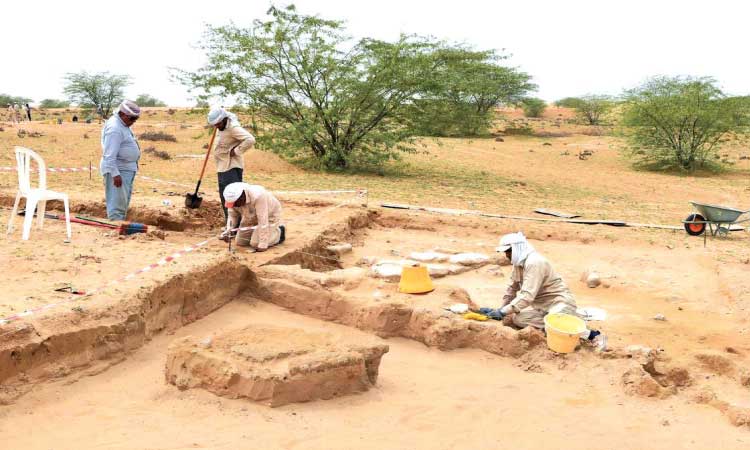 ഉ​മ്മു​ൽ​ഖു​വൈ​നി​ൽ 2000 വ​ർ​ഷം പ​ഴ​ക്ക​മു​ള്ള ശ​വ​കു​ടീ​ര​ങ്ങ​ൾ ക​ണ്ടെ​ത്തി