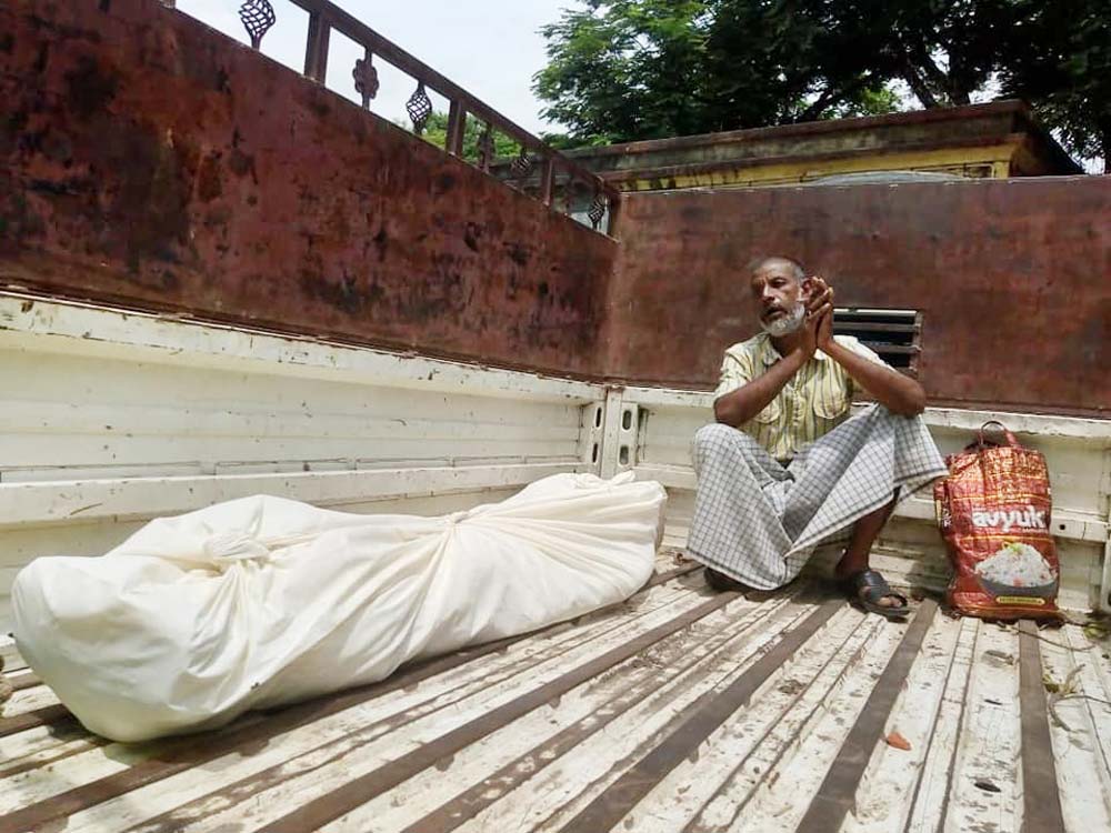 കൊന്നിട്ടും എന്തിനീ വെയിലത്ത്​...