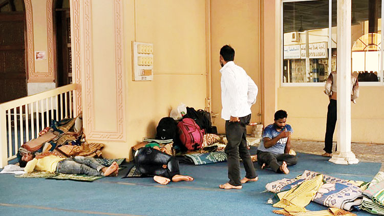 വിസ തട്ടിപ്പിനിരയായ ഇന്ത്യക്കാർ ഷാർജയിൽ ദുരിതത്തിൽ
