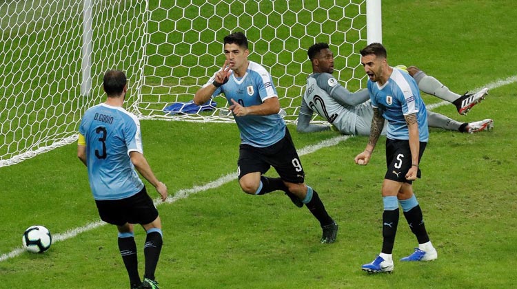 ഇക്വഡോറിനെ തരിപ്പണമാക്കി ഉറുഗ്വെ; പരാഗ്വയെ പൂട്ടി ഖത്തര്‍