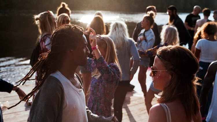 ആദ്യം കോവിഡ് ബാധിക്കുന്നയാൾക്ക് സമ്മാനം; അമേരിക്കയിൽ ‘കൊറോണ വൈറസ് പാർട്ടി’