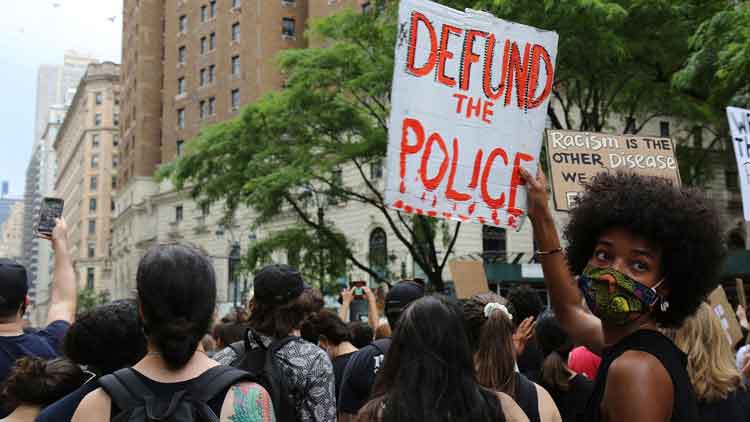 ന്യൂ​യോ​ർ​ക്കിൽ പൊലീസ്​ ഇനി കഴുത്തിന്​ പിടിക്കില്ല 