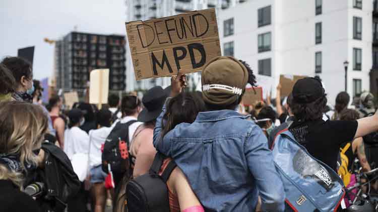 മിനിയപൊളിസ് പൊലീസ് സേനയെ പിരിച്ചുവിടണമെന്ന് സിറ്റി കൗൺസിൽ