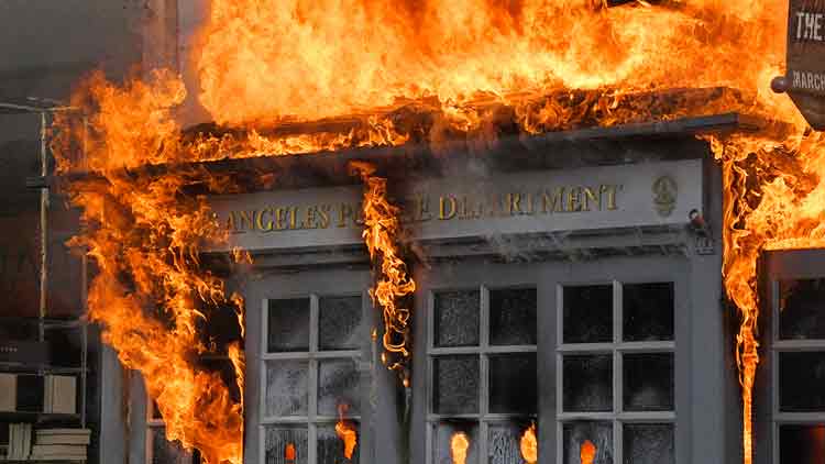 യു.എസിൽ 25 നഗരങ്ങളിൽ കർഫ്യൂ; നിലക്കാതെ പ്രക്ഷോഭം, വിവിധയിടങ്ങളിൽ ഏറ്റുമുട്ടൽ