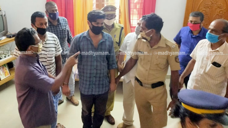 ഉത്ര കൊലപാതകം: സൂരജിനെ വീട്ടിലെത്തിച്ച് തെളിവെടുത്തു