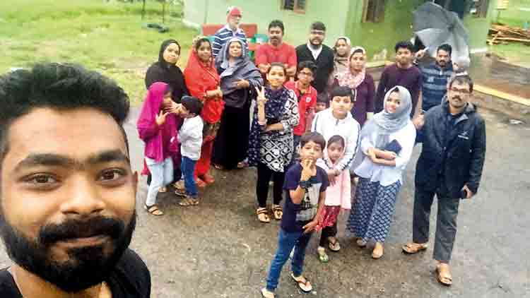 മേ​പ്പാ​ടി​യി​ലെ ന​ടു​ക്കു​ന്ന ഒാ​ർ​മ​ക​ളി​ൽ വി​റ​ങ്ങ​ലി​ച്ച്​ ഷ​ബീ​റും കു​ടും​ബ​വും