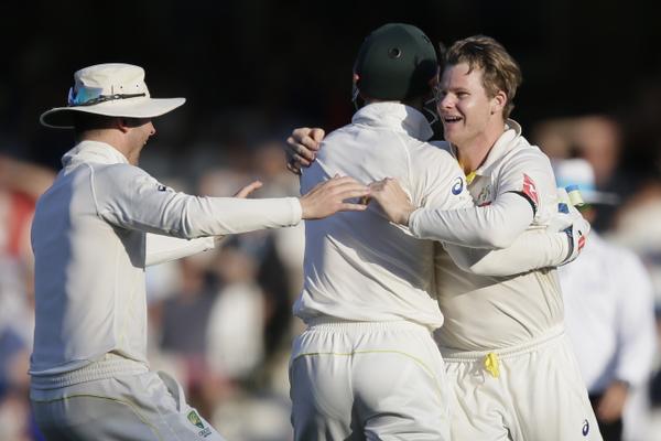 ആഷസ്: ഇംഗ്ളണ്ടിന് ഫോളോ ഓണ്‍