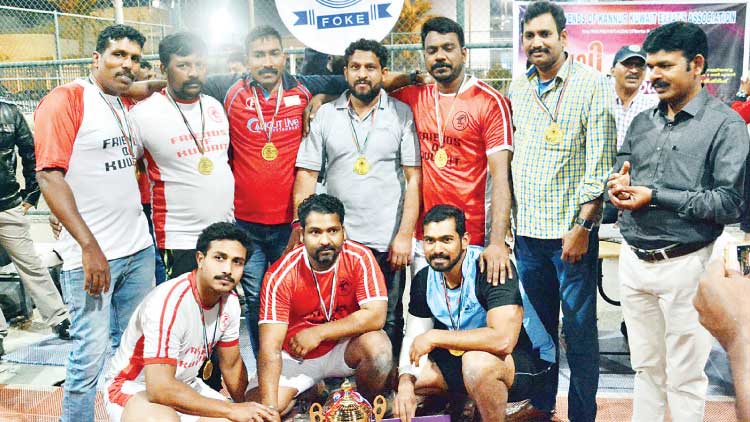 ഫോ​ക് വ​ടം​വ​ലി മ​ത്സ​രം ന​ട​ത്തി