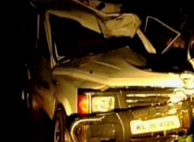 വൈക്കത്ത് ആംബുലന്‍സ് മറിഞ്ഞ് രണ്ട് മരണം