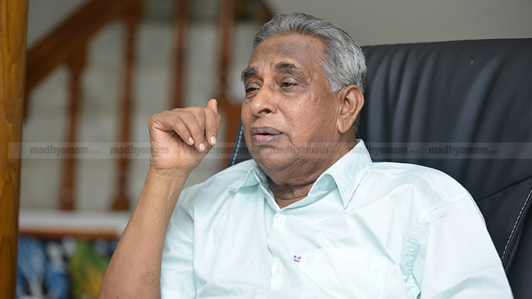 തെ​ങ്ങു​ക​യ​റ്റ​ത്തൊ​ഴി​ലാ​ളി​ സ​മ​രകാലത്ത് സി.പി.ഐക്കാർ അക്രമിച്ചു- തുറന്ന് പറഞ്ഞ് വൈക്കം വിശ്വൻ