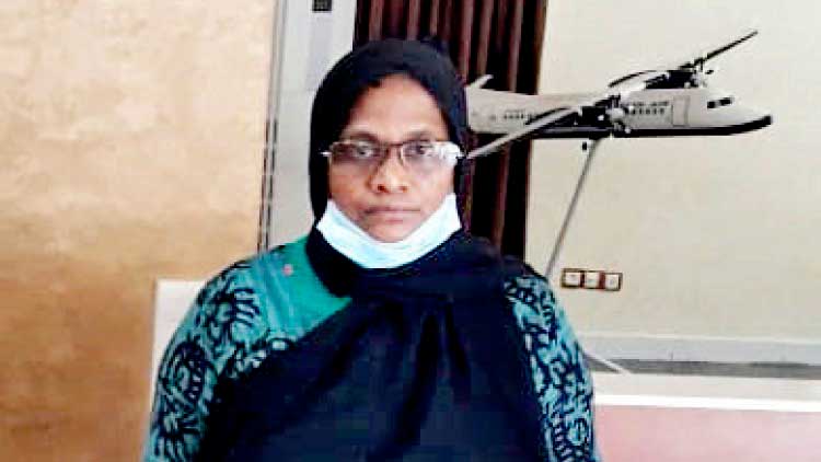 വിസ പുതുക്കാൻ പോയ മലയാളി സ്ത്രീ ഇറാനിൽ കുടുങ്ങി വിസ പുതുക്കാൻ പോയ മലയാളി സ്ത്രീ ഇറാനിൽ കുടുങ്ങി