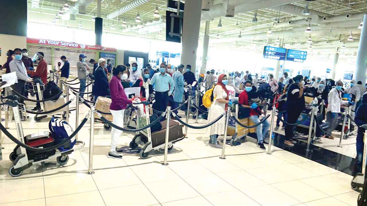 വന്ദേഭാരത്​: ‘മിന്നൽ’ ടിക്കറ്റ്​ വിൽപന ആർക്ക്​ വേണ്ടി