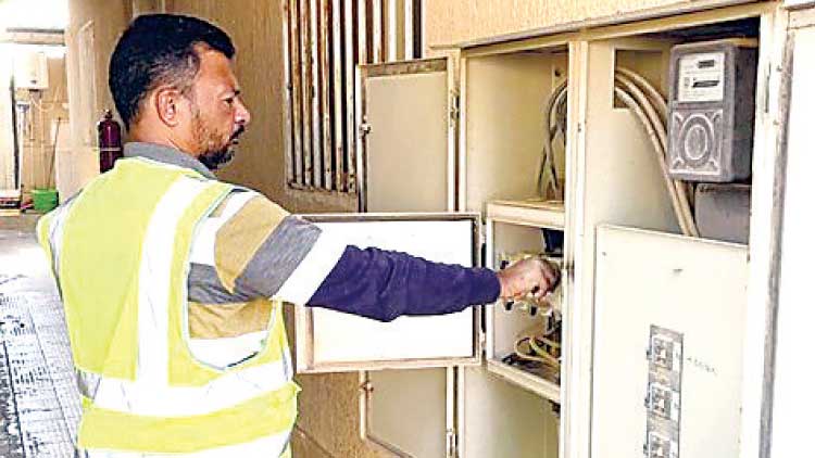 ബാ​ച്ചി​ലേ​ഴ്​​സ്​ താ​മ​സം : വ​ഫ്ര​യി​ൽ കെ​ട്ടി​ട​ങ്ങ​ളി​ലെ വൈ​ദ്യു​തി വി​ച്ഛേ​ദി​ച്ചു