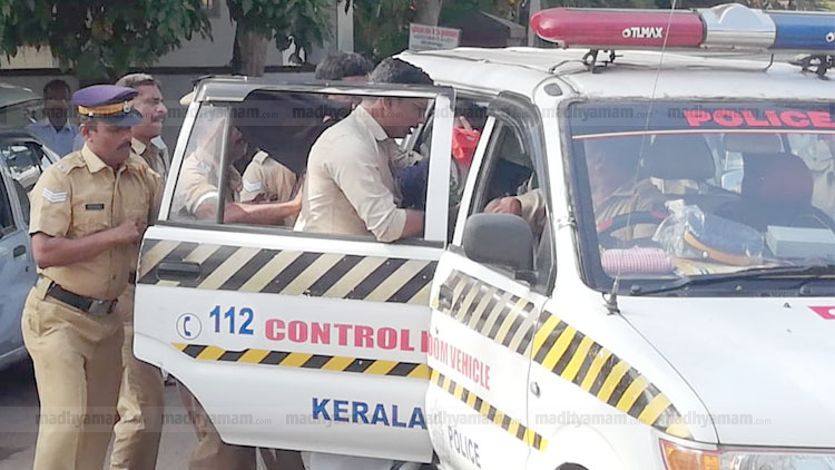 മന്ത്രി എ.കെ. ബാലന് യൂത്ത് കോൺഗ്രസിന്‍റെ കരിങ്കൊടി