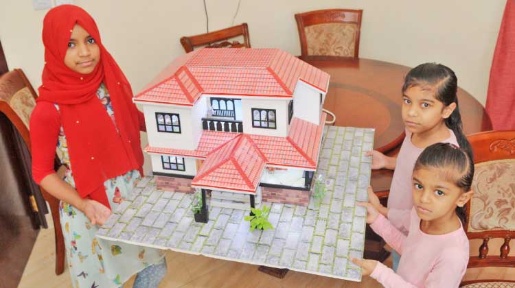 അ​ട​ച്ചു​പൂ​ട്ട​ൽ കാ​ല​ത്ത്​ അ​ടി​പൊ​ളി വീ​ടു​ണ്ടാ​ക്കി കൊ​ച്ചു​മി​ടു​ക്കി​ക​ൾ