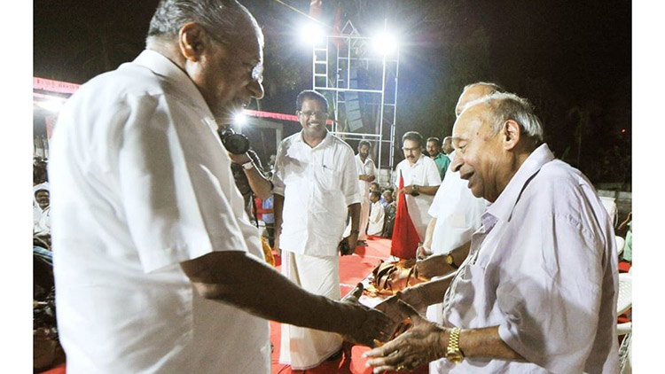 വീരേന്ദ്രകുമാറി​െൻറ വേർപാട്​ കനത്ത നഷ്​ടമെന്ന്​ മുഖ്യമന്ത്രി