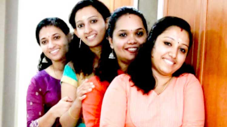 കോ​വി​ഡ്​ പ്ര​തി​രോ​ധം: മ​ല​യാ​ളി വീ​ട്ട​മ്മ​മാ​രു​ടെ നൃ​ത്താ​വി​ഷ്​​കാ​രം ശ്ര​ദ്ധേ​യം