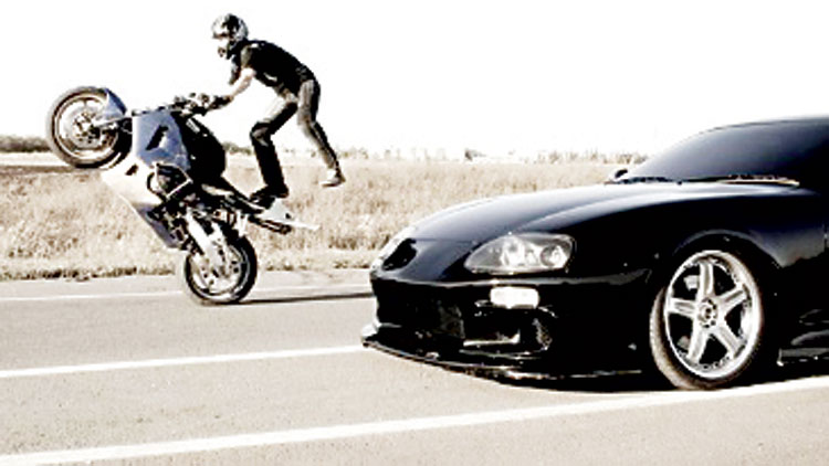 റോ​ഡി​ലെ അ​ഭ്യാ​സം: ക​ർ​ശ​ന ന​ട​പ​ടി​യെ​ടു​ക്ക​ണ​മെ​ന്ന്​ ഗ​താ​ഗ​ത വ​കു​പ്പ്​