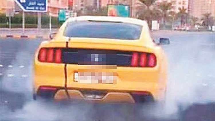 റോഡില് വാഹനവുമായി സാഹസപ്രകടനം; യുവാവ് പിടിയിൽ റോഡില് വാഹനവുമായി സാഹസപ്രകടനം; യുവാവ് പിടിയിൽ