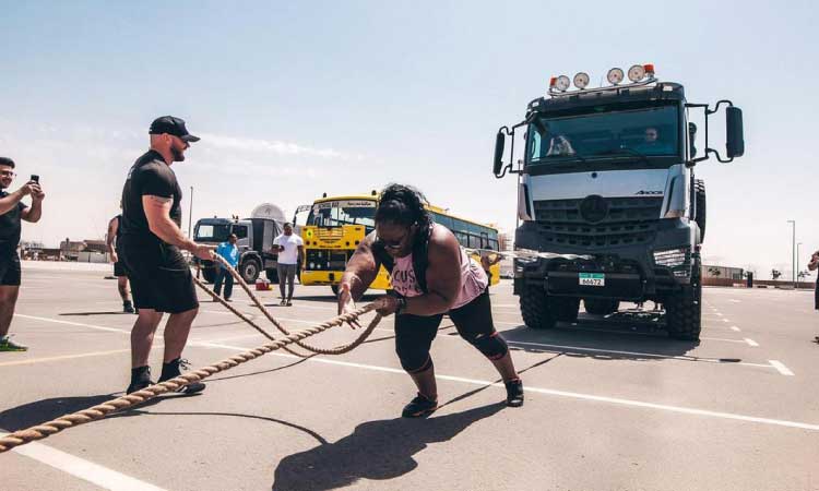 ഭാ​ര​വാ​ഹ​ന​ങ്ങ​ൾ കെ​ട്ടി​വ​ലി​ച്ച്​ ശ​ക്​​ത​രി​ൽ ശ​ക്​​ത​ർ