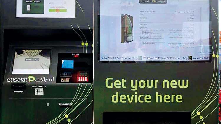 സ്​​മാ​ർ​ട്ട്​  ഫോ​ൺ വാ​ങ്ങാം, വെ​ൻ​ഡി​ങ്​ മെ​ഷീ​നി​ലൂ​ടെ