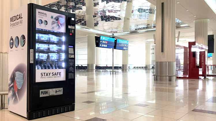 വി​മാ​ന​ത്താ​വ​ള​ത്തി​ൽ വെ​ൻ​ഡി​ങ്​ മെ​ഷീ​നി​ലൂ​ടെ  പി.​പി.​ഇ കി​റ്റും