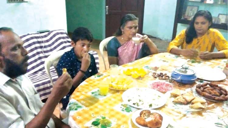 നോമ്പ് മുടക്കാതെ വേണുഗോപാൽ