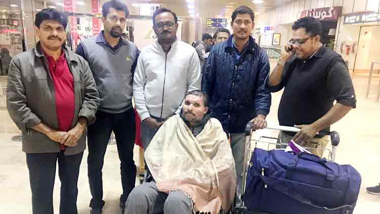 വി​ധി​യെ തോ​ൽ​പി​ച്ച്​ വെ​ട്രി​വേ​ൽ നാ​ട്ടി​ലേ​ക്ക്​ മ​ട​ങ്ങി