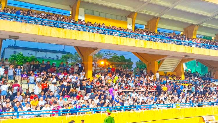 കോ​വി​ഡ്​ പ​ടി​ക്ക്​ പു​റ​ത്ത്​;  ഗാ​ല​റി നി​റ​ഞ്ഞ്​ വി​യ​റ്റ്​​നാം