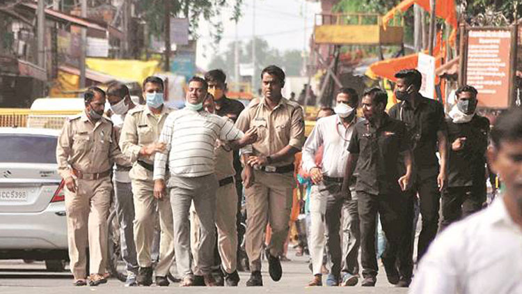 വികാസ്​ ​ദുബെ: പൊലീസിനെ ഉത്തരംമുട്ടിച്ച്​ അഞ്ച്​ ചോദ്യങ്ങൾ