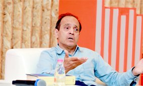 രാ​ജ്യ​ത്തെ അ​ഭി​പ്രാ​യ സ്വാ​ത​ന്ത്ര്യം അ​പ​ക​ട​ത്തി​ൽ –വി​ക്രം സേ​ത്ത്