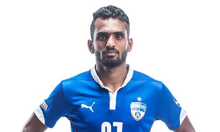 നീലക്കുപ്പായത്തിലെ വിനീത വിധേയന് നീലക്കുപ്പായത്തിലെ വിനീത വിധേയന്