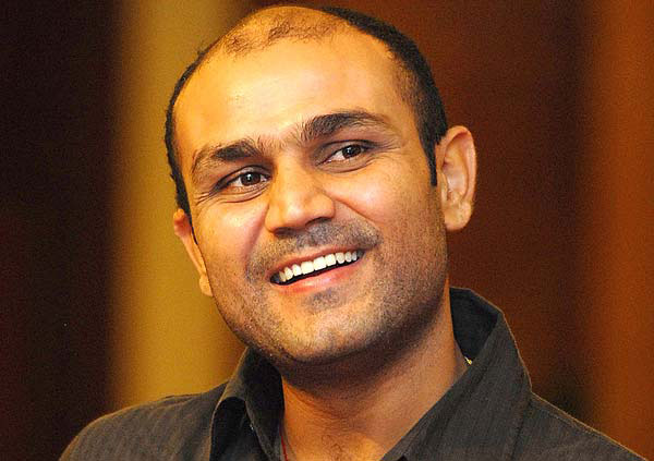 ശാസ്​ത്രിക്കെതിരെ വീരുവി​െൻറ സിക്​സർ