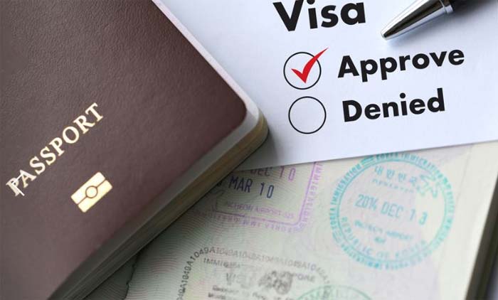 സ​ന്ദ​ര്‍ശ​ക വി​സ​ക്ക്​ ഇ​ൻ​ഷു​റ​ൻ​സ്​: റ​മ​ദാ​നു മു​മ്പ്​ നി​യ​മ​മാ​യേ​ക്കു​മെ​ന്ന്​ സൂ​ച​ന