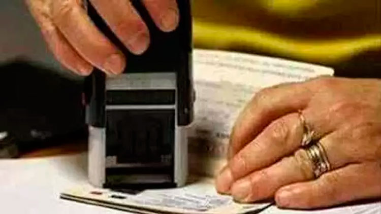 ഓ​ൺ അ​റൈ​വ​ൽ വി​സ​യി​ൽ സന്ദർശകർ  എ​ത്തി​ത്തു​ട​ങ്ങി; മ​ല​യാ​ളി​ക​ളും നി​ര​വ​ധി