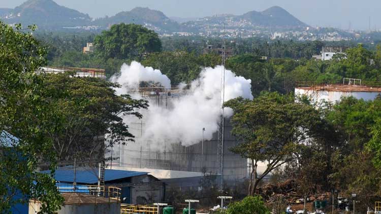 വി​​ശാ​​ഖ​​പ​​ട്ട​​ണ​​ത്തെ വാ​ത​ക​ച്ചോ​ർ​ച്ച: സം​​സ്ഥാ​​ന​​ത്തെ വ്യ​​വ​​സാ​​യ ശാ​​ല​​ക​​ൾ​​ക്ക് പ്രത്യേക നിർദേശം
