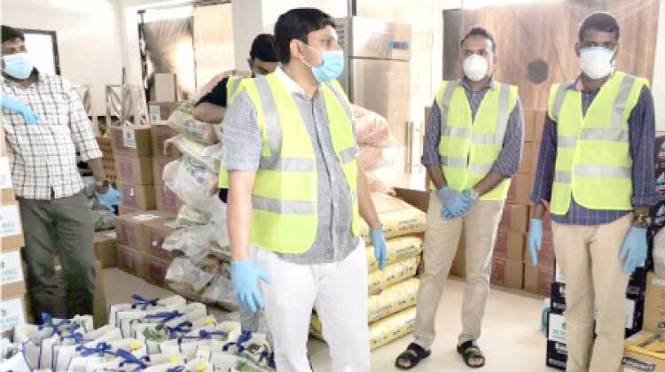 ക​രു​ത​ലി​െൻറ സ്നേ​ഹ​സ​ദ്യ വി​ള​മ്പി കോ​ഴി​ക്കോ​ട് ജി​ല്ല കെ.​എം.​സി.​സി