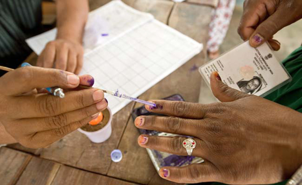 മഷിതൊടുംമുമ്പുള്ള മനക്കോട്ടകളില്‍ മുന്നണികള്‍