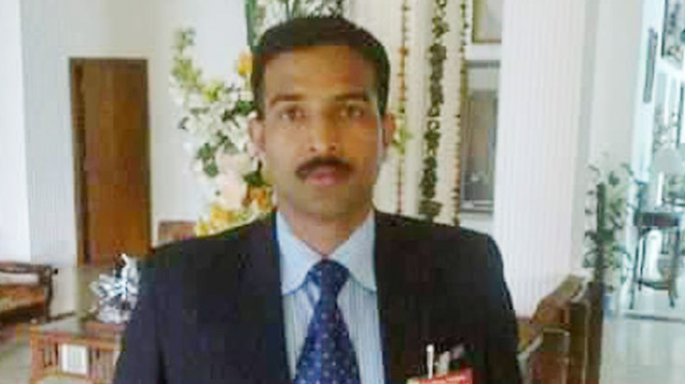 വസന്തക​ുമാറി​െൻറ ഭാര്യക്ക്​ സ്​ഥിരംജോലി, ക​ുടുംബത്തിന്​ വീടും 25 ലക്ഷവും