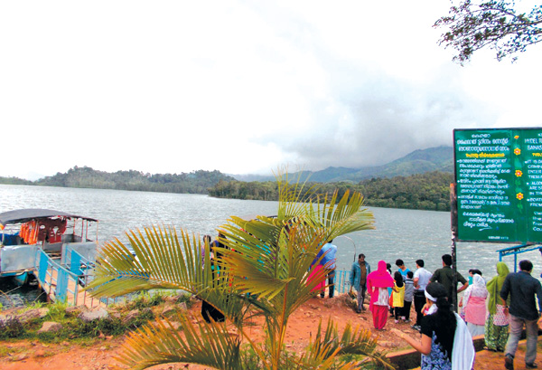 ആള്‍പെരുക്കത്തിന് കാതോര്‍ത്ത് വയനാട്ടിലെ വിനോദസഞ്ചാര കേന്ദ്രങ്ങള്‍